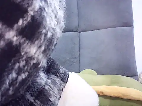 Snapshot of Haralushiaaax chatting on January 15, 2026, 1:43 am Haralushiaaax online show from January 15, 2026, 1:43 am