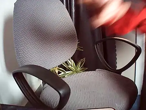 Snapshot of Haralushiaaax chatting on March 4, 2026, 1:33 am Haralushiaaax online show from March 4, 2026, 1:33 am