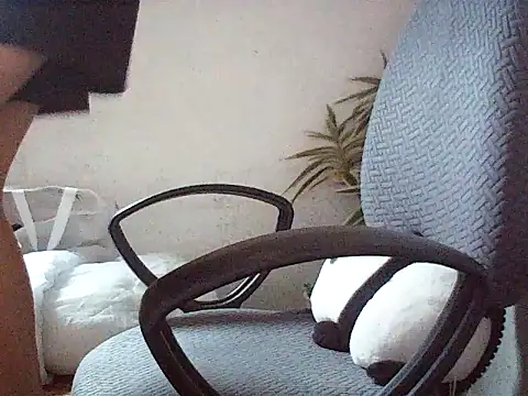 Snapshot of Haralushiaaax chatting on March 21, 2026, 1:21 am Haralushiaaax online show from March 21, 2026, 1:21 am