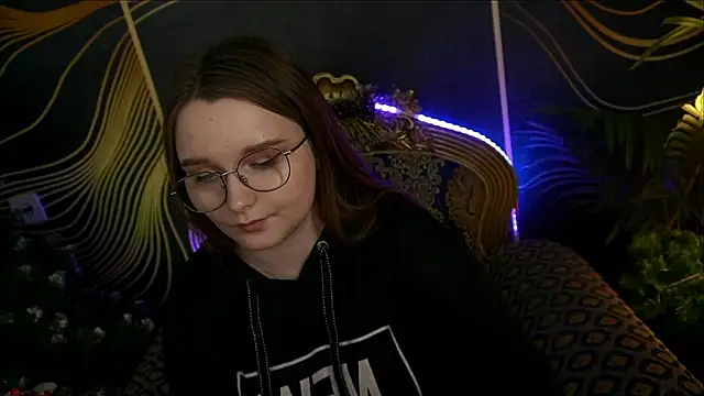 MagicPeachh  online show from January 17, 2025, 8:00 pm