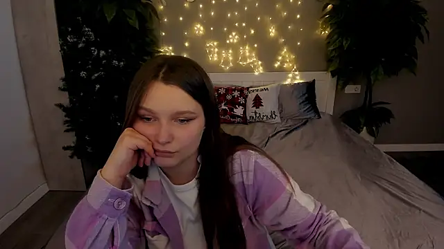 MagicPeachh  online show from December 17, 2025, 2:12 pm