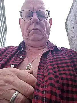 andrejoyfull64 online show from May 8, 2026, 9:25 am