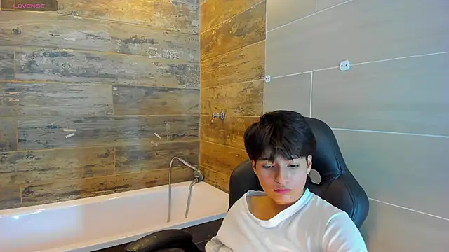 Snapshot of Bryce_Evans chatting on March 16, 2025, 12:01 am Bryce Evans online show from March 16, 2025, 12:01 am