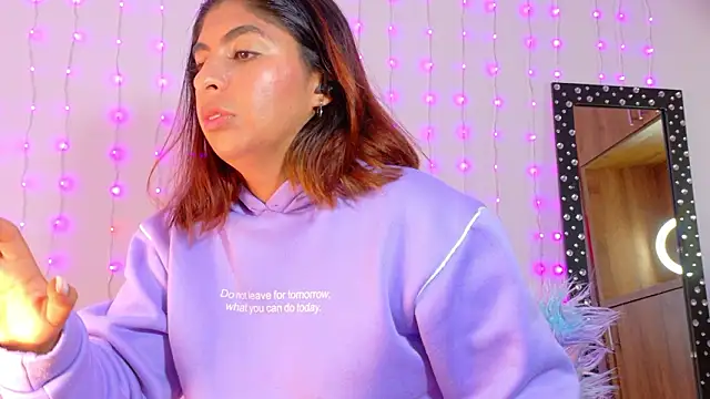 im anna  online show from February 13, 2026, 8:16 pm