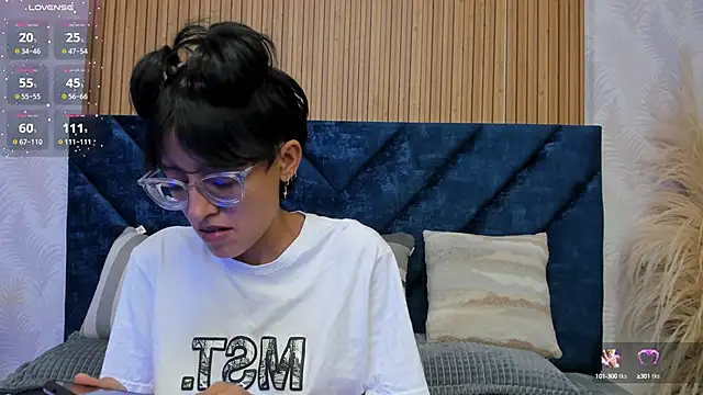 Snapshot of Marge_lasander chatting on February 4, 2025, 1:23 am Marge lasander online show from February 4, 2025, 1:23 am