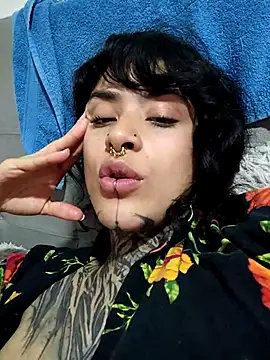 taaylor33 online show from November 20, 2025, 6:02 am