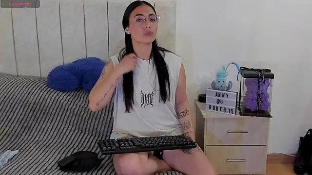 Snapshot of anny_roberts chatting on May 19, 2026, 7:09 pm anny roberts online show from May 19, 2026, 7:09 pm