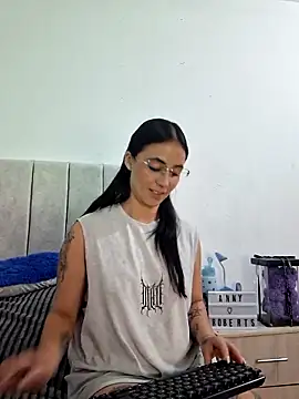 Snapshot of anny_roberts chatting on June 11, 2026, 3:32 pm anny roberts online show from June 11, 2026, 3:32 pm