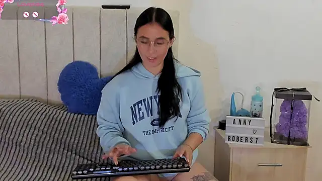 Snapshot of anny_roberts chatting on June 16, 2026, 7:38 pm anny roberts online show from June 16, 2026, 7:38 pm