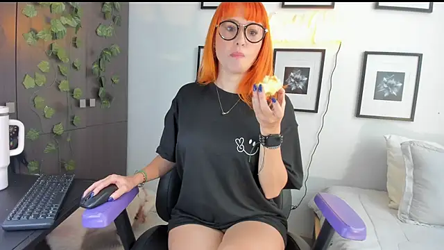 Snapshot of Annie_Velas_ chatting on April 20, 2026, 9:27 pm Annie Velas online show from April 20, 2026, 9:27 pm