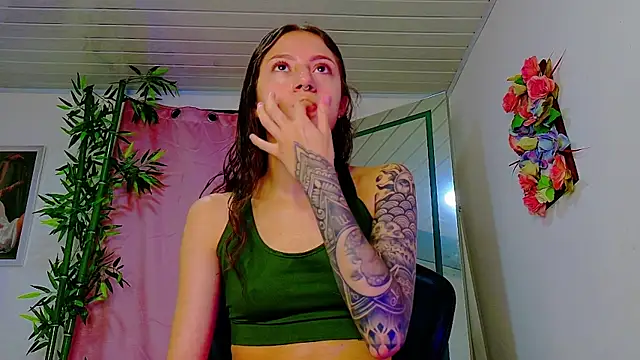 scarlet-jonesx online show from May 19, 2026, 1:56 am