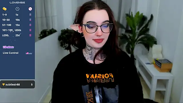 Snapshot of Dixi_Pixi_ chatting on February 6, 2025, 1:43 pm Dixi Pixi online show from February 6, 2025, 1:43 pm