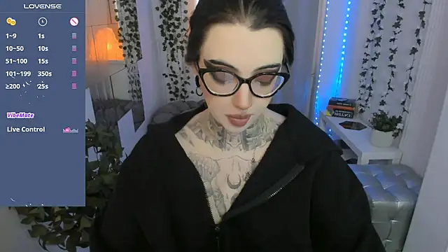 Snapshot of Dixi_Pixi_ chatting on June 4, 2026, 5:35 am Dixi Pixi online show from June 4, 2026, 5:35 am