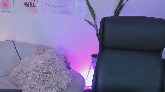 Snapshot of MissSussy chatting on February 22, 2025, 9:23 am MissSussy online show from February 22, 2025, 9:23 am