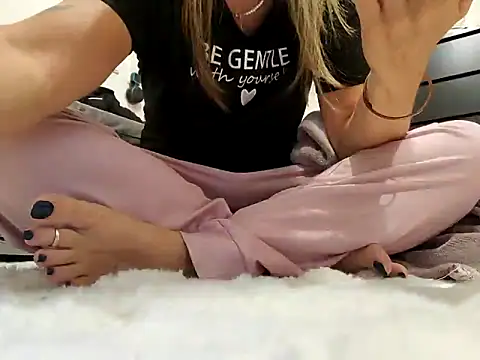 Snapshot of sweethotmilf888 chatting on March 4, 2025, 8:16 pm sweethotmilf888 online show from March 4, 2025, 8:16 pm