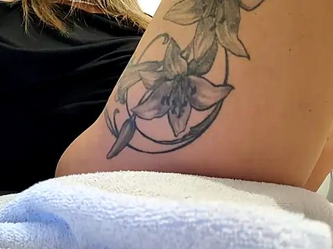 Snapshot of sweethotmilf888 chatting on November 7, 2025, 9:31 am sweethotmilf888 online show from November 7, 2025, 9:31 am