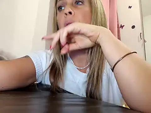 Snapshot of sweethotmilf888 chatting on November 16, 2025, 5:07 pm sweethotmilf888 online show from November 16, 2025, 5:07 pm