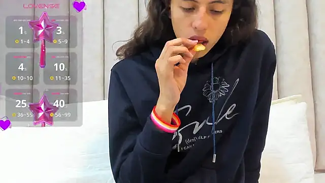 Snapshot of FreyaMoller chatting on February 8, 2025, 7:16 pm FreyaMoller online show from February 8, 2025, 7:16 pm