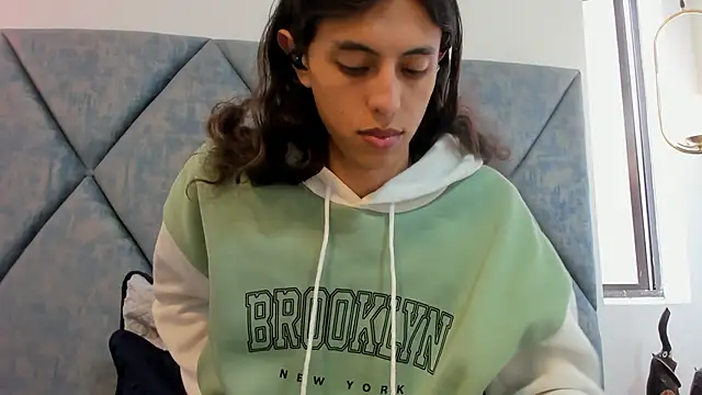 Snapshot of FreyaMoller chatting on October 3, 2025, 6:49 pm FreyaMoller online show from October 3, 2025, 6:49 pm