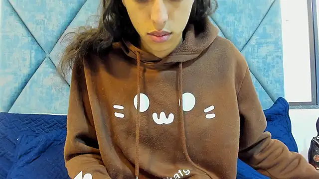 FreyaMoller online show from January 10, 2026, 1:13 pm