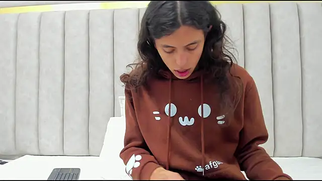 FreyaMoller online show from February 10, 2026, 6:56 pm