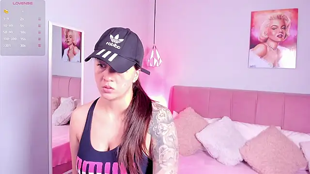 sophie alice  online show from October 7, 2025, 12:46 pm