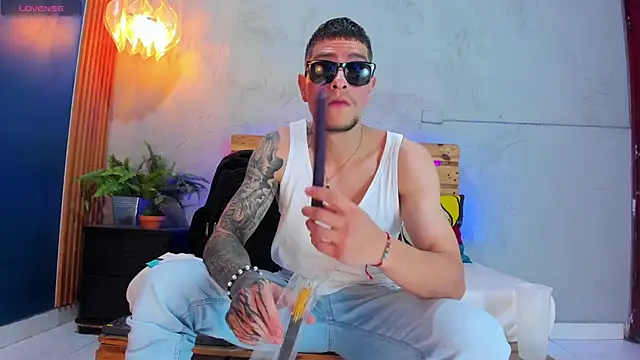 Snapshot of french_sexx chatting on January 21, 2025, 1:18 am french sexx online show from January 21, 2025, 1:18 am