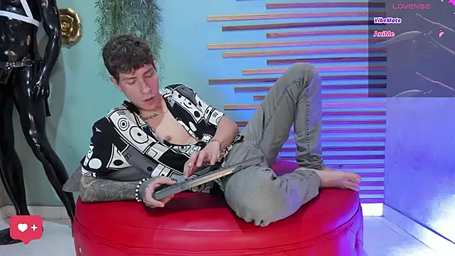 Snapshot of french_sexx chatting on November 6, 2025, 7:37 pm french sexx online show from November 6, 2025, 7:37 pm