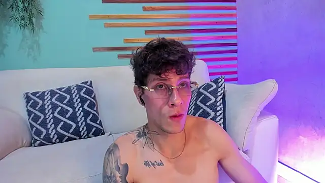 Snapshot of french_sexx chatting on November 28, 2025, 8:00 pm french sexx online show from November 28, 2025, 8:00 pm