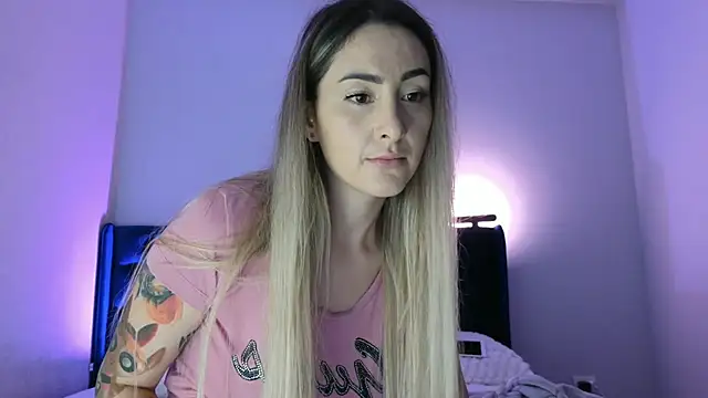 kimmie meow online show from February 10, 2025, 7:07 pm