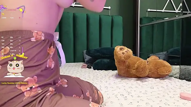 kimmie meow online show from December 15, 2025, 7:29 pm