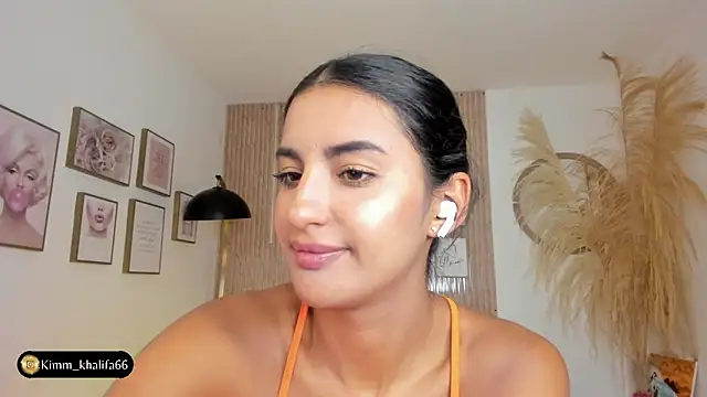 Snapshot of Kimm_khalifa chatting on February 13, 2025, 4:32 am Kimm khalifa online show from February 13, 2025, 4:32 am