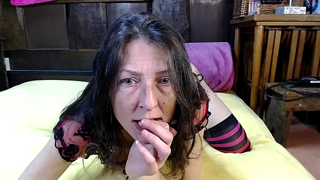 Snapshot of Reprobate4 chatting on March 4, 2025, 11:43 pm Reprobate4 online show from March 4, 2025, 11:43 pm