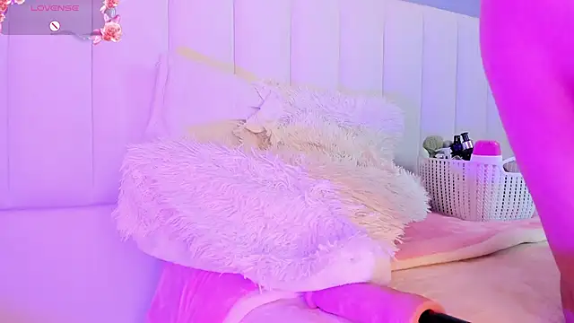 Snapshot of Sally__Walker chatting on February 26, 2025, 1:32 am Sally Walker online show from February 26, 2025, 1:32 am