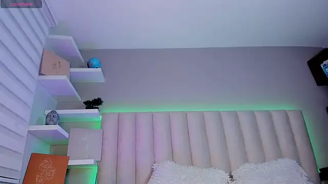 Snapshot of Sally__Walker chatting on October 23, 2025, 3:28 am Sally Walker online show from October 23, 2025, 3:28 am