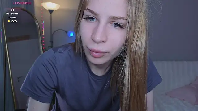 Elis Fox online show from April 25, 2026, 10:07 am