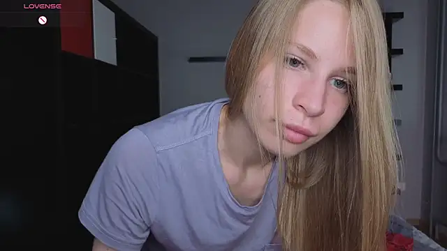 Snapshot of Elis_Fox chatting on June 15, 2026, 8:05 am Elis Fox online show from June 15, 2026, 8:05 am