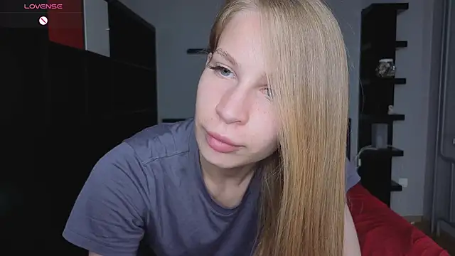 Snapshot of Elis_Fox chatting on June 16, 2026, 8:06 am Elis Fox online show from June 16, 2026, 8:06 am