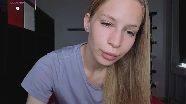 Elis Fox online show from June 19, 2026, 8:07 am