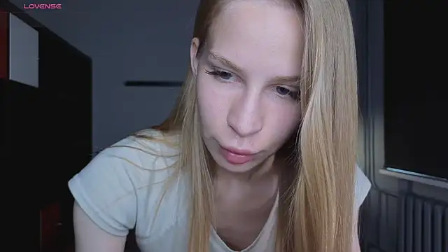 Elis Fox online show from June 23, 2026, 9:18 am