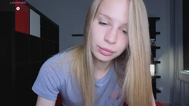 Elis Fox online show from June 24, 2026, 8:02 am