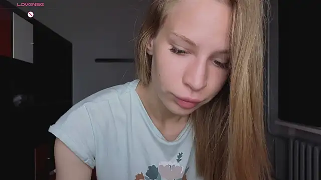 Elis Fox online show from June 28, 2026, 8:09 am