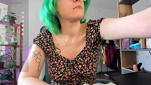 alisahug online show from March 5, 2025, 10:11 am