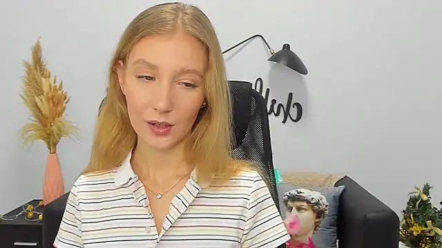 Snapshot of LolaWilsons chatting on January 5, 2025, 10:10 am LolaWilsons online show from January 5, 2025, 10:10 am