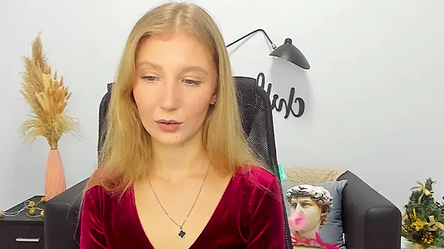 Snapshot of LolaWilsons chatting on January 6, 2025, 1:30 pm LolaWilsons online show from January 6, 2025, 1:30 pm