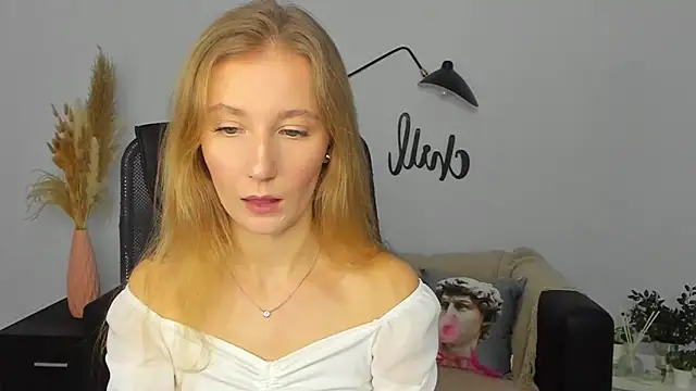 Snapshot of LolaWilsons chatting on January 13, 2025, 10:25 am LolaWilsons online show from January 13, 2025, 10:25 am