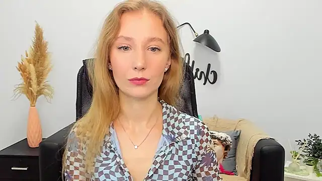 Snapshot of LolaWilsons chatting on February 5, 2025, 6:24 am LolaWilsons online show from February 5, 2025, 6:24 am