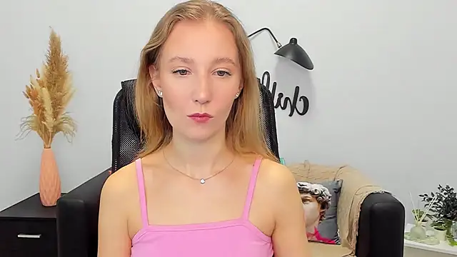 Snapshot of LolaWilsons chatting on February 6, 2025, 6:18 am LolaWilsons online show from February 6, 2025, 6:18 am