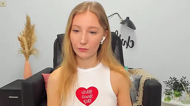 Snapshot of LolaWilsons chatting on February 11, 2025, 9:20 am LolaWilsons online show from February 11, 2025, 9:20 am