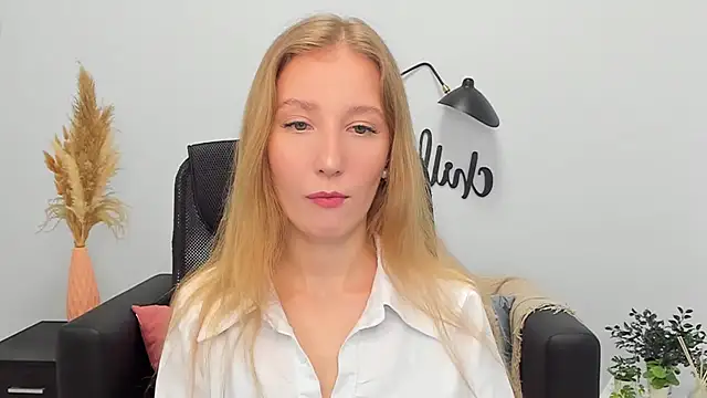 Snapshot of LolaWilsons chatting on February 13, 2025, 6:20 am LolaWilsons online show from February 13, 2025, 6:20 am